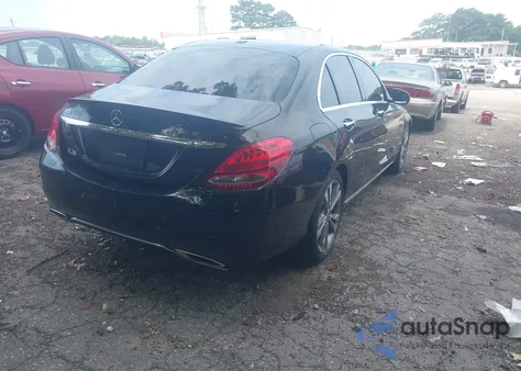 2018 Mercedes-Benz C 300 из США, поврежденный, VIN 55SWF4JB2JU248820